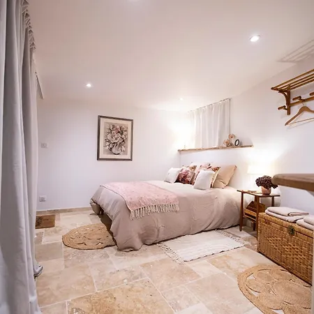 La Boheme Fleurie Bed & Breakfast *
